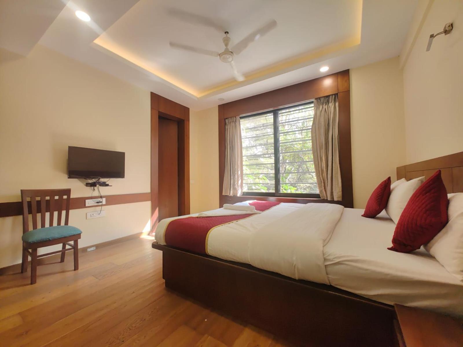 Sun Solitaire Pune Luaran gambar