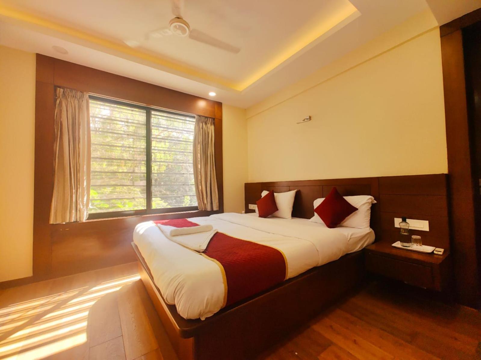 Sun Solitaire Pune Luaran gambar