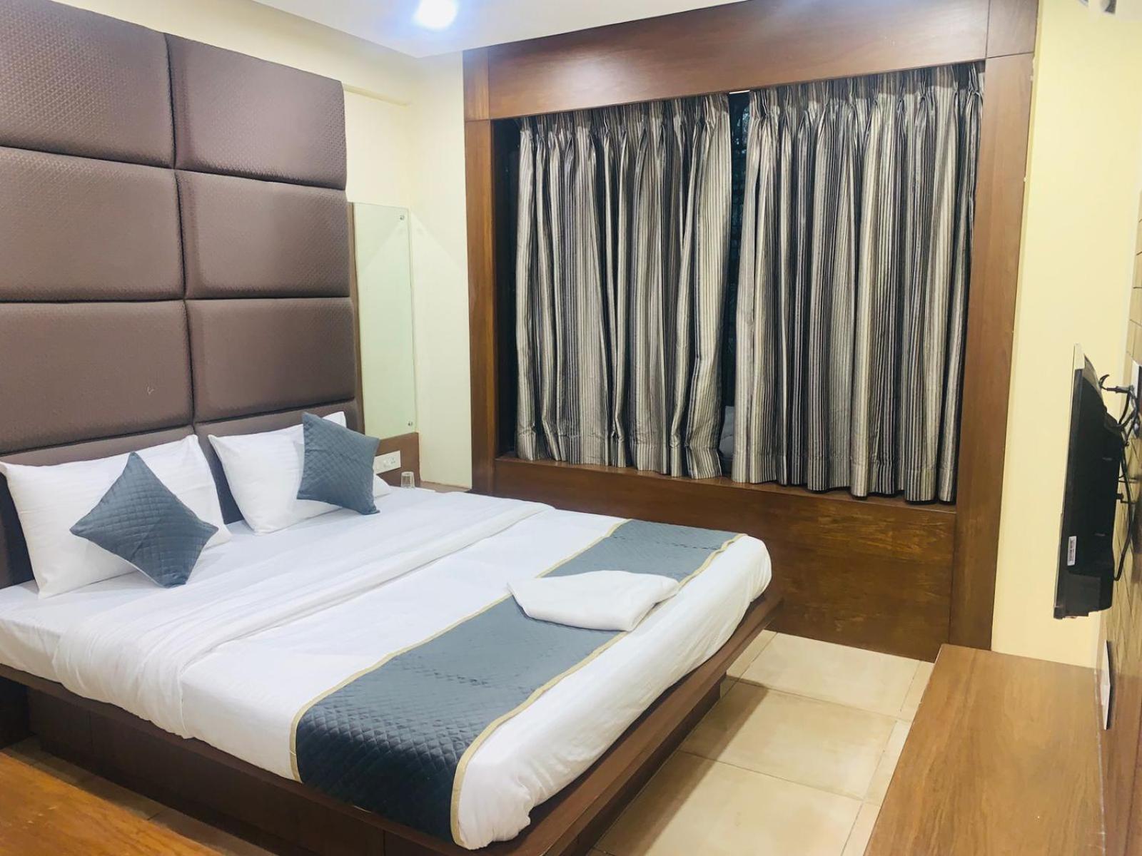Sun Solitaire Pune Luaran gambar