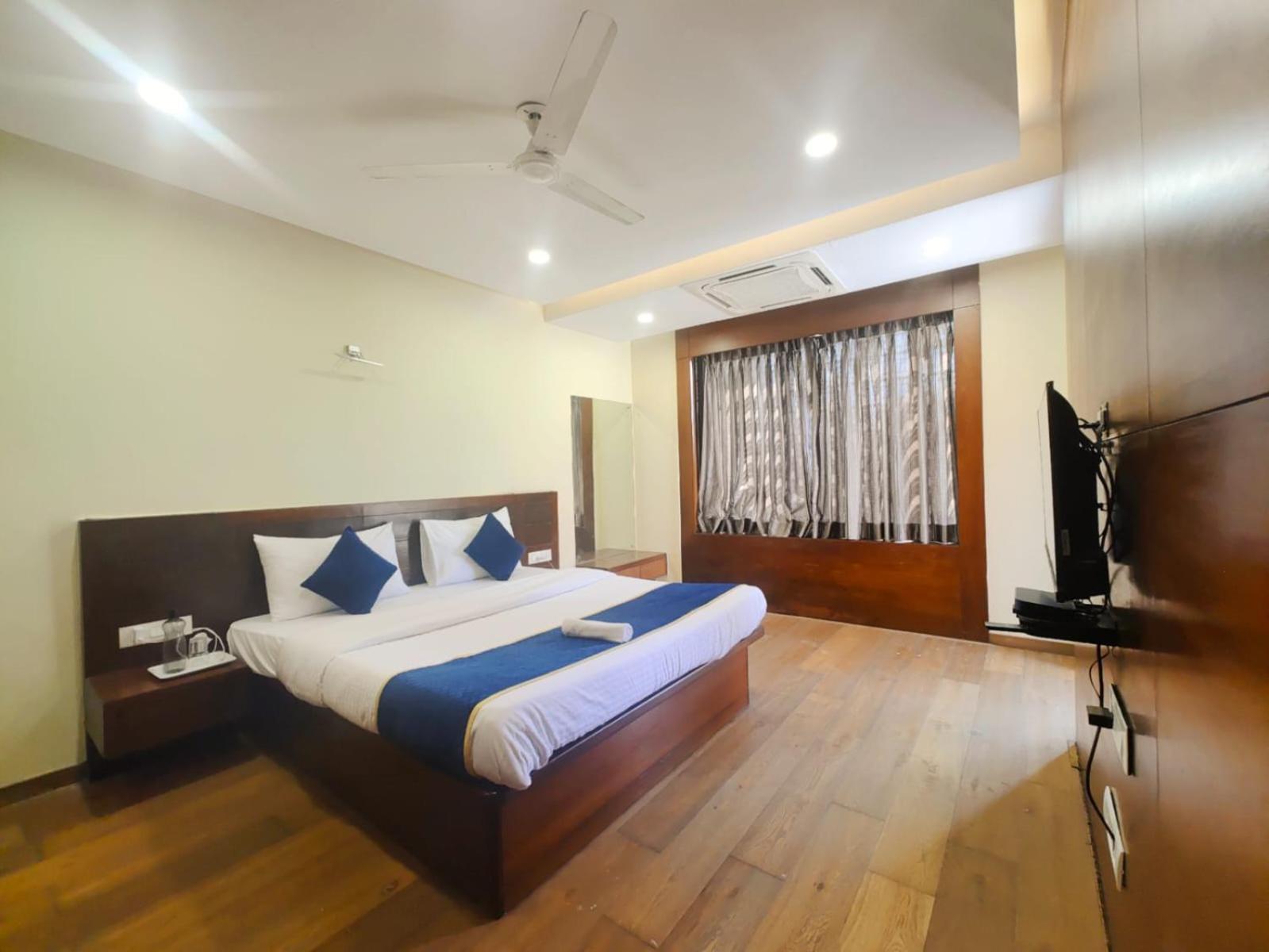 Sun Solitaire Pune Luaran gambar